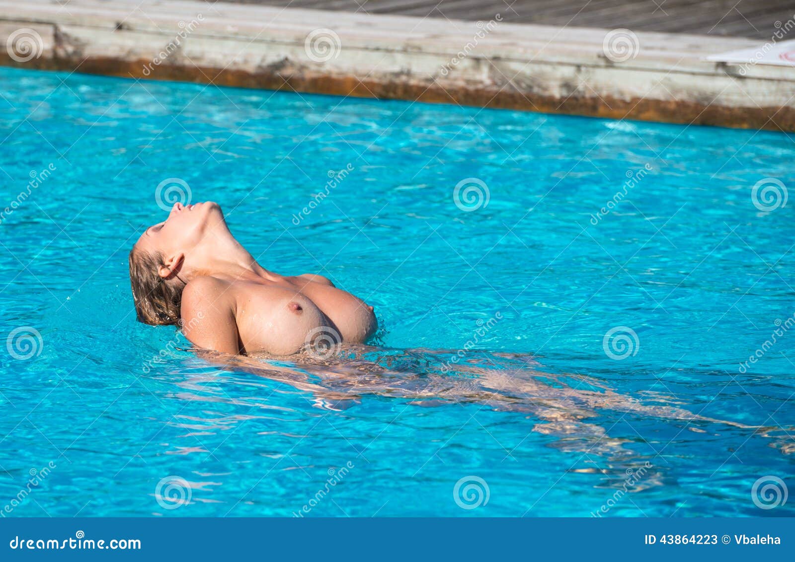 naked women poolside