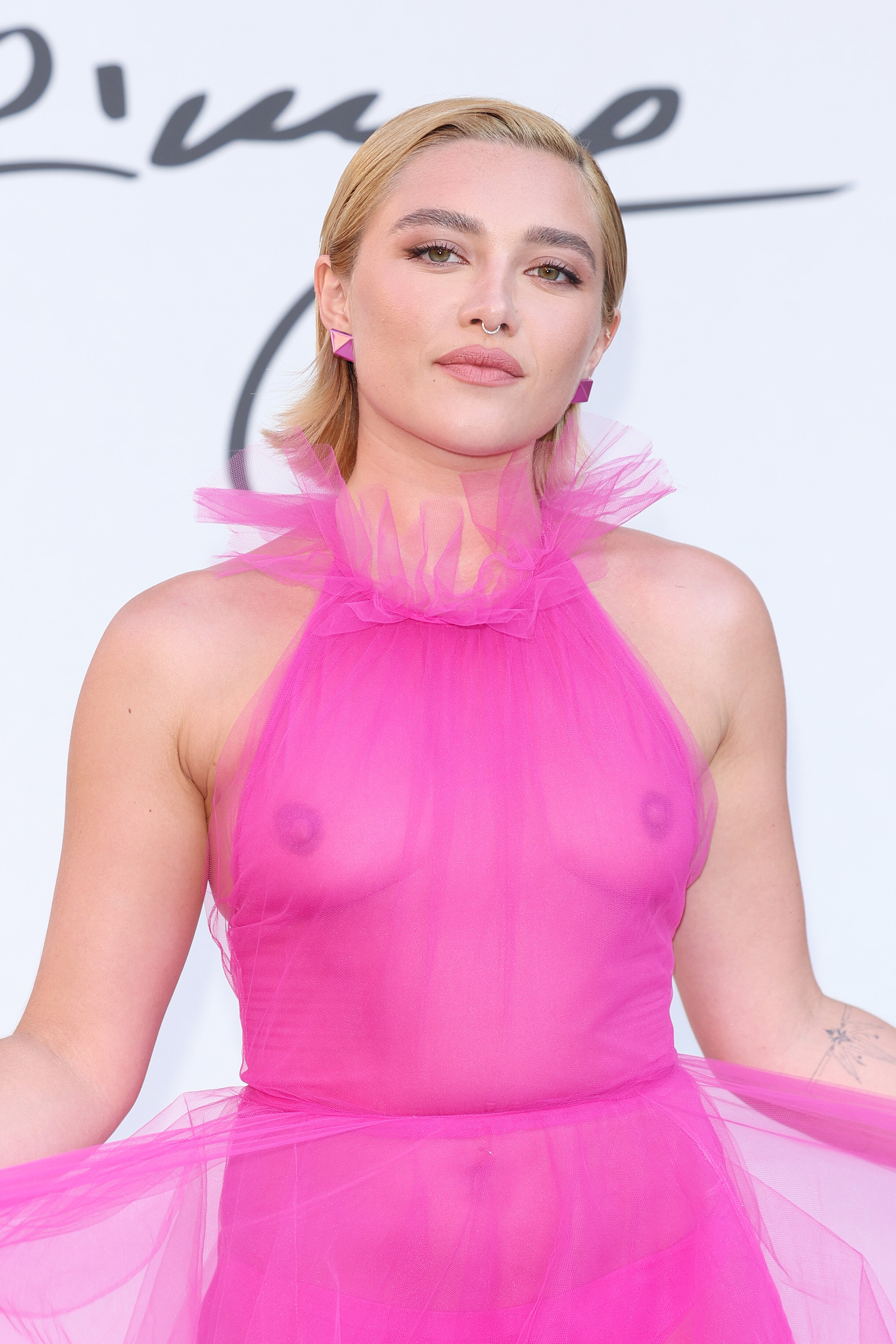 darwin nepomuceno recommends florence pugh boob scene pic