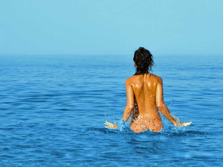 chris leezer recommends nude swiming pic