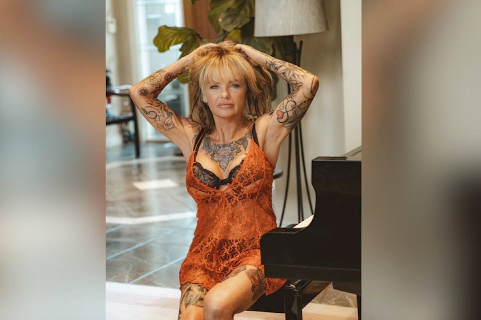 cristi ciocan share tattooed gilf photos